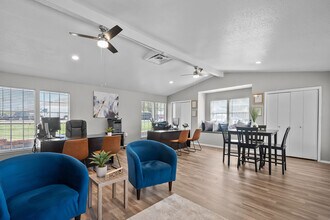 Parkwood Square in Arlington, TX - Foto de edificio - Building Photo