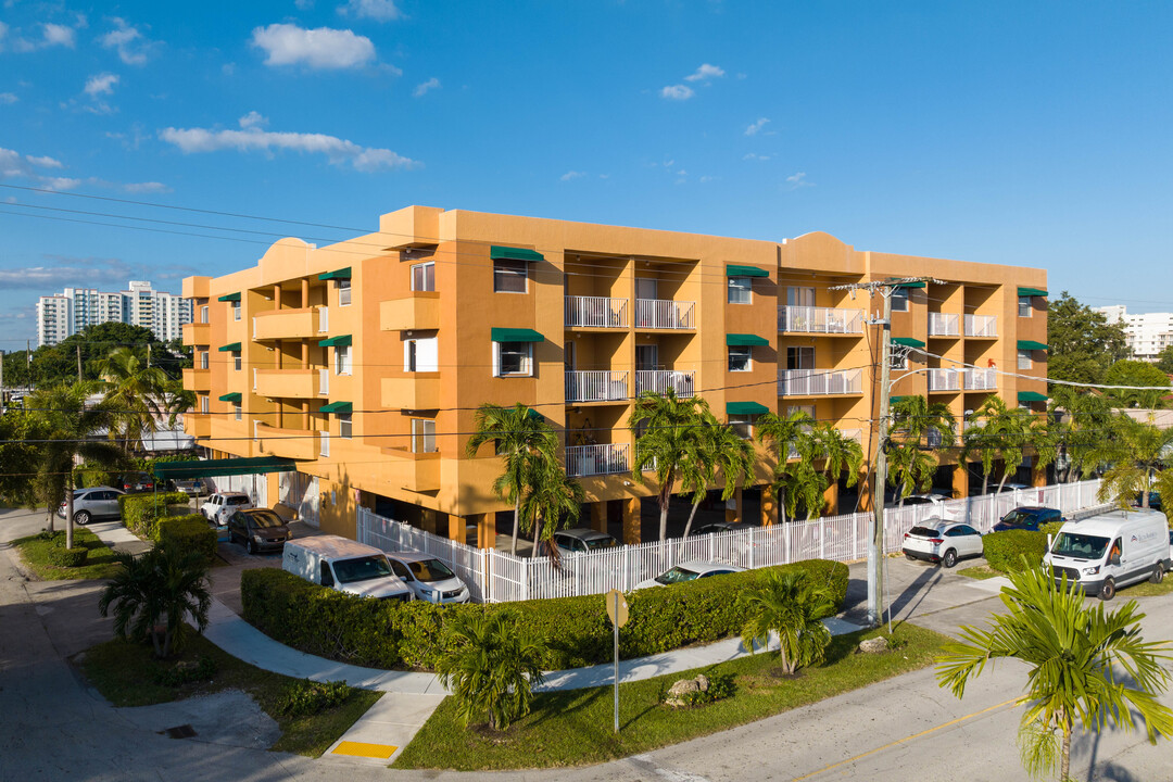 City View By The Grove in Miami, FL - Building Photo