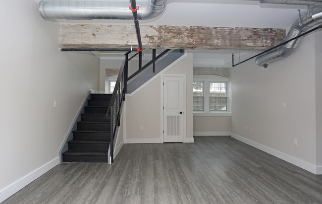 24 Amity Street in Cohoes, NY - Building Photo - Interior Photo