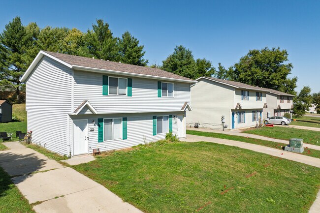 Pleasantview Townhomes in Des Moines, IA - Building Photo - Building Photo