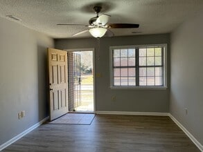 2755 Oak Leaf Dr in North Charleston, SC - Foto de edificio - Building Photo