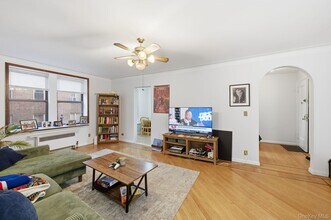 1 Broad Pkwy in White Plains, NY - Building Photo - Building Photo