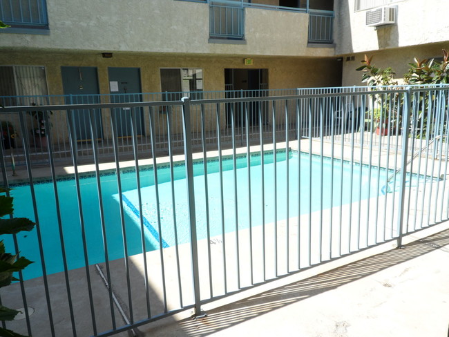 Lassen Apartments in Chatsworth, CA - Building Photo - Building Photo