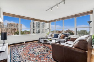 655 W Irving Park Rd, Unit 610 in Chicago, IL - Building Photo - Building Photo
