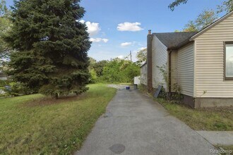 5315 Edgewood St in Dearborn Heights, MI - Building Photo - Building Photo