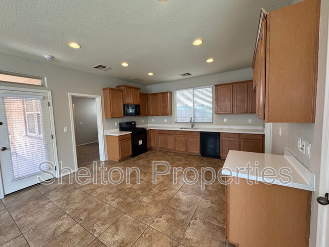 21060 W Elm Way Ct in Buckeye, AZ - Building Photo - Building Photo