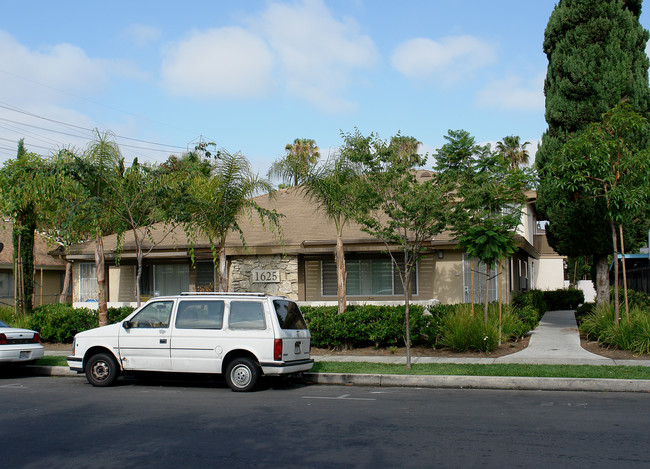 1625 S Hampstead St in Anaheim, CA - Building Photo - Building Photo