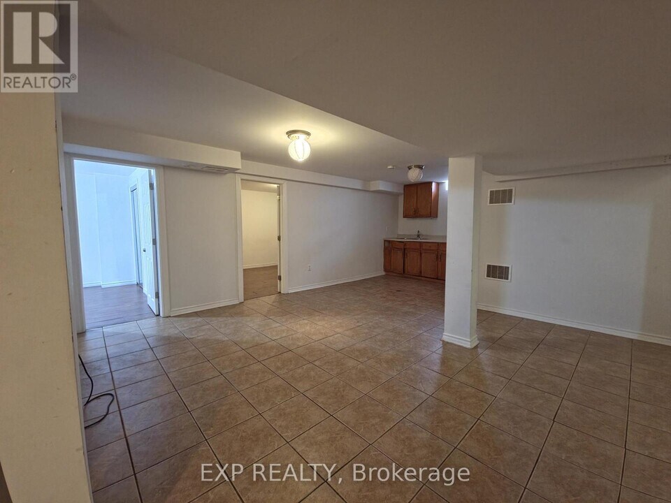 5815 Riverdale Crescent in Mississauga, ON - Building Photo