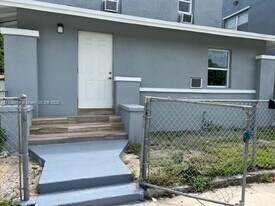 922 NW 2nd St in Miami, FL - Building Photo