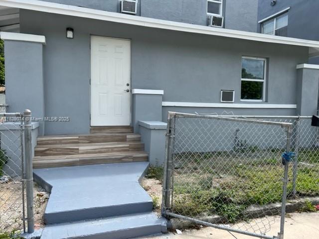 922 NW 2nd St in Miami, FL - Building Photo