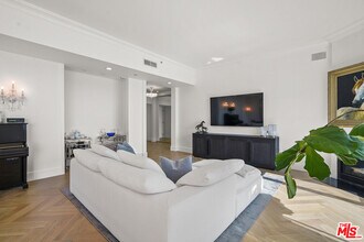 10727 Wilshire Blvd in Los Angeles, CA - Building Photo - Building Photo