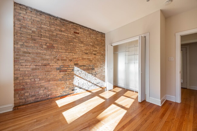 3523 N Racine Ave, Unit 2 in Chicago, IL - Building Photo - Building Photo