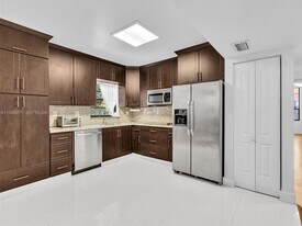 770 NE 199th St in Miami, FL - Building Photo