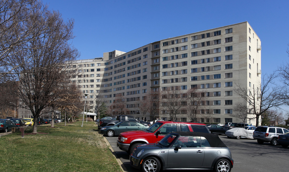 Prospect House in Arlington, VA - Building Photo