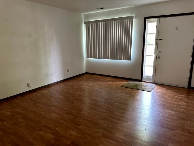 111 Pin Oak Dr in Pekin, IL - Building Photo - Building Photo