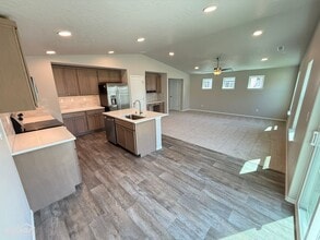 4704 Oaks Ave in Yakima, WA - Building Photo - Building Photo