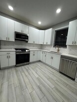 588 W Broadway in Cedarhurst, NY - Building Photo