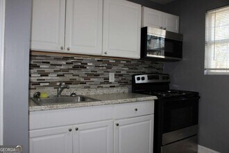 884 Neal St NW in Atlanta, GA - Building Photo - Building Photo