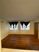 4809 Meade St NE, Unit 1 in Washington, DC - Foto de edificio - Building Photo