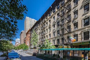 413-415 E 70th St in New York, NY - Building Photo
