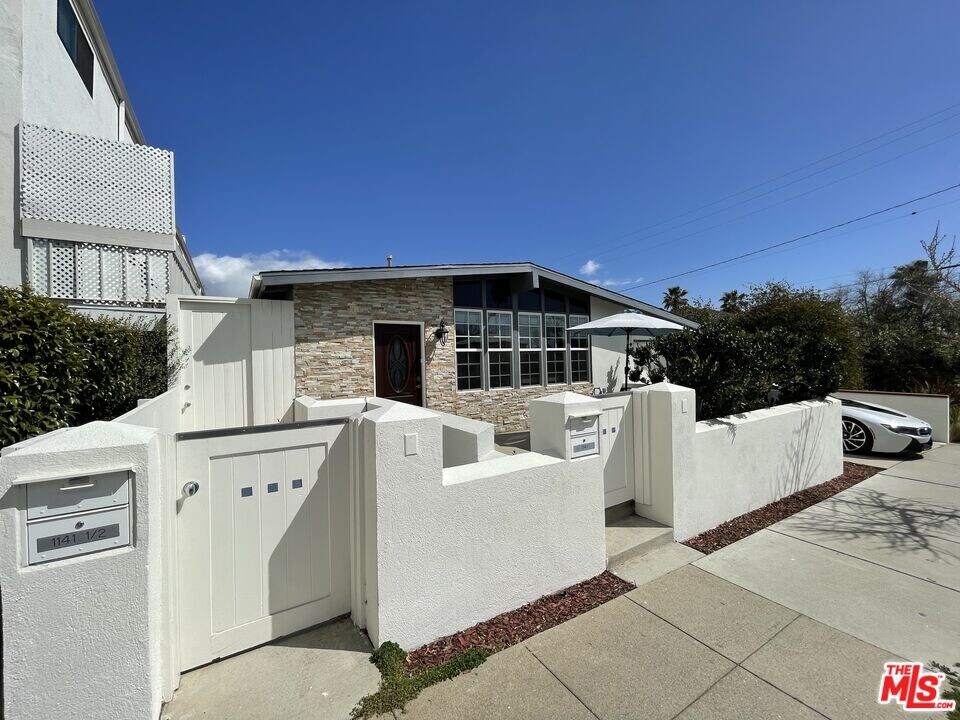 1245 1/2 24th St in Santa Monica, CA - Building Photo
