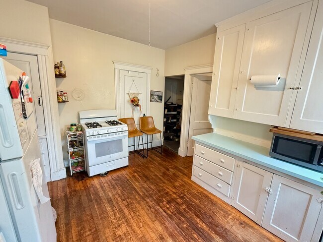 42 Long Ave, Unit 2