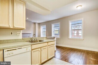 3039 M St NW in Washington, DC - Building Photo - Building Photo