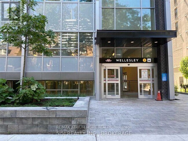 17-817 Dundonald St in Toronto, ON - Building Photo - Building Photo