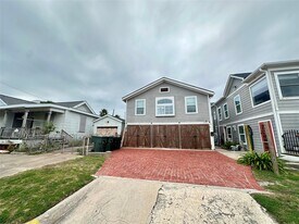 1701 17th St in Galveston, TX - Building Photo