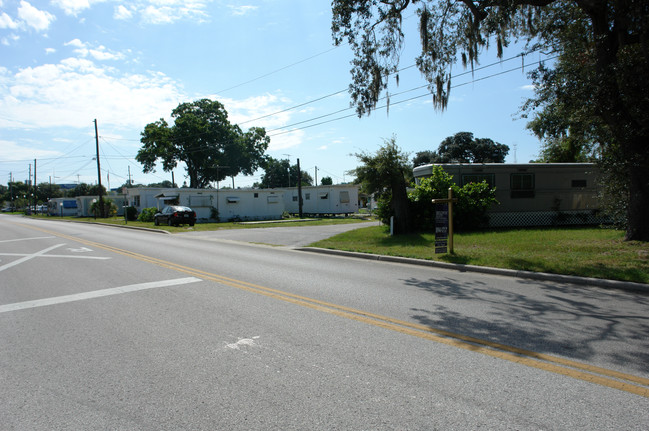 Poinciana Mobile Home Park in St. Petersburg, FL - Building Photo - Building Photo