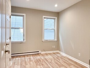 570 Washington St, Unit 1 in Boston, MA - Foto de edificio - Building Photo