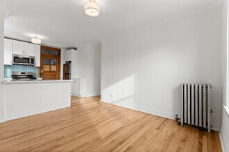 5408 W George St, Unit 2 in Chicago, IL - Building Photo - Building Photo