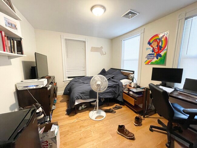 275 Dorchester St, Unit 1, Unit 1