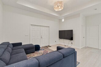 6934 Grapeview Blvd in The Acreage, FL - Building Photo - Building Photo