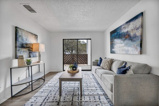 Summit at Henderson Pass in San Antonio, TX - Foto de edificio - Building Photo