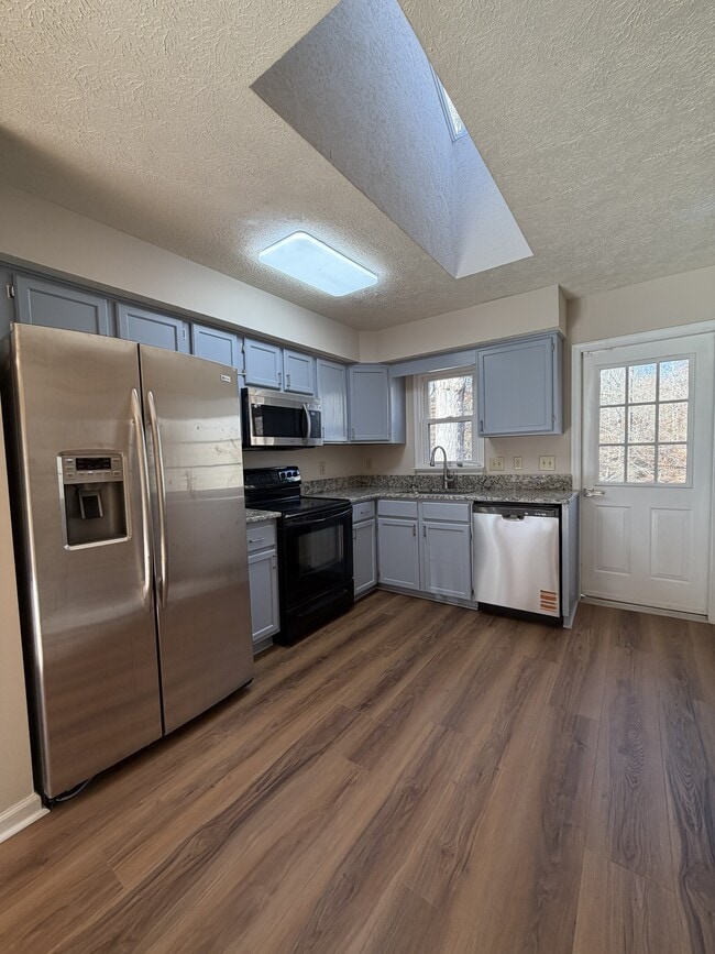 2721 Linden Ln, Unit Apartment in Williamsburg, VA - Foto de edificio - Building Photo