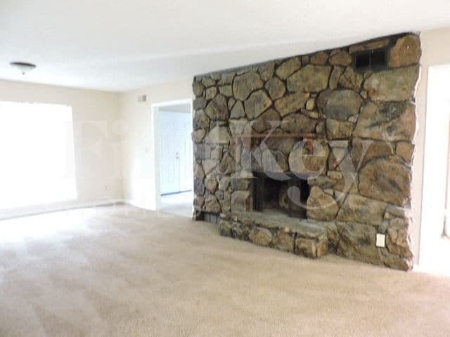 4299 Crescent Park Dr in Memphis, TN - Building Photo - Building Photo
