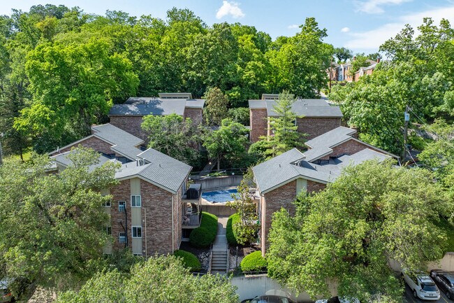 Alpine Haus Condominiums in Cincinnati, OH - Foto de edificio - Building Photo