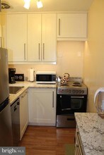 1602 W Abingdon Dr-Unit -102 in Alexandria, VA - Building Photo - Building Photo