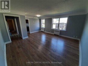 32 Lasalle Ct in Oshawa, ON - Building Photo - Building Photo