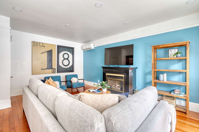 18 NW 22nd Pl in Portland, OR - Foto de edificio - Building Photo