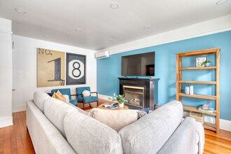 18 NW 22nd Pl in Portland, OR - Building Photo - Building Photo