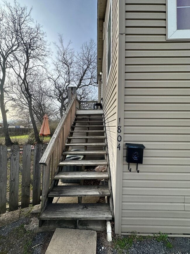 1808-1808 Bolivar St