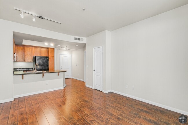 4060 Glencoe Ave in Marina Del Rey, CA - Building Photo - Building Photo