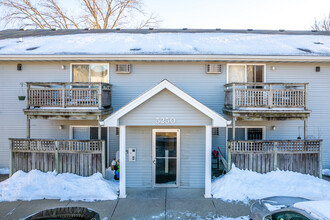 Dakota Apartments in West Des Moines, IA - Foto de edificio - Building Photo