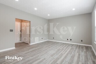 10498 Wintergreen Way in Indianapolis, IN - Foto de edificio - Building Photo