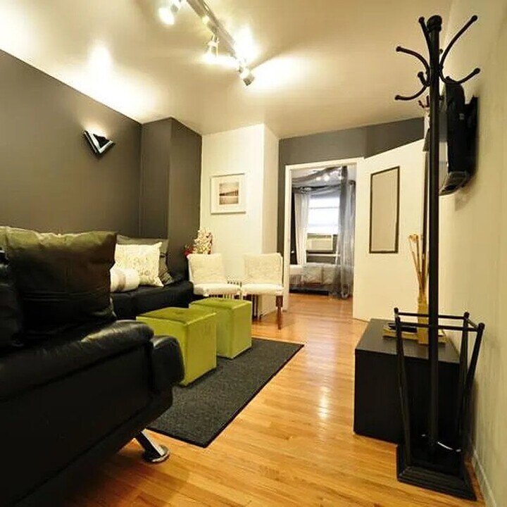 212 E 12th St, Unit 1A in New York, NY - Foto de edificio