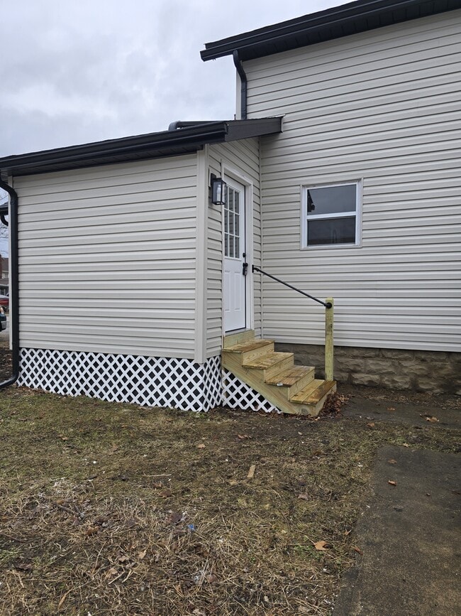 1227 Tremont Ave SW in Massillon, OH - Building Photo - Building Photo