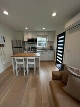 5123 11th Ave, Unit 5121 in Sacramento, CA - Foto de edificio - Building Photo