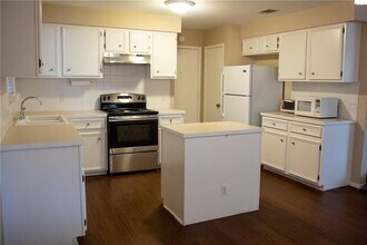 4205 Steve Scarbrough Dr in Austin, TX - Building Photo - Building Photo